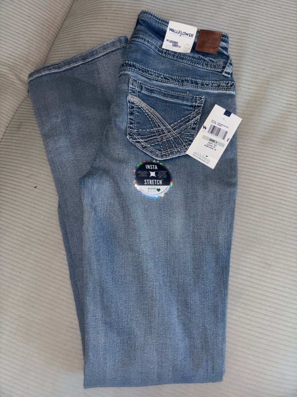 Wallflower Women’s Medium Blue Straight Leg Stretch Jeans